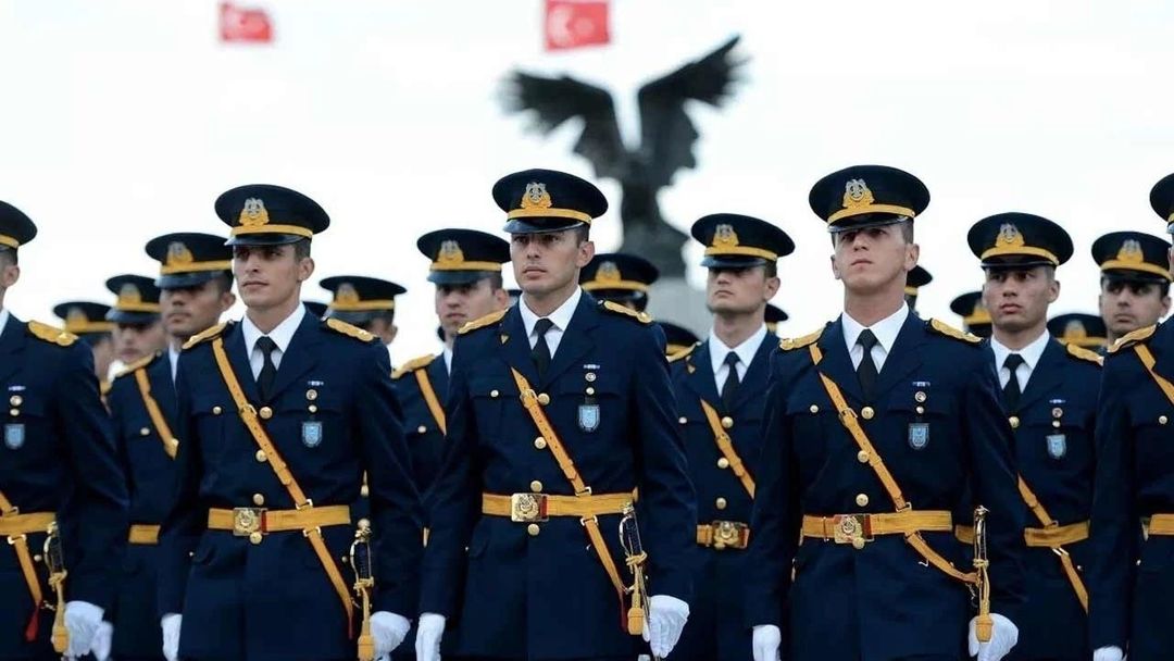 31 Yıl Çalışmış, Yüzden Fazla Ödül Almış Başarılı Bir Askerin Gözünden